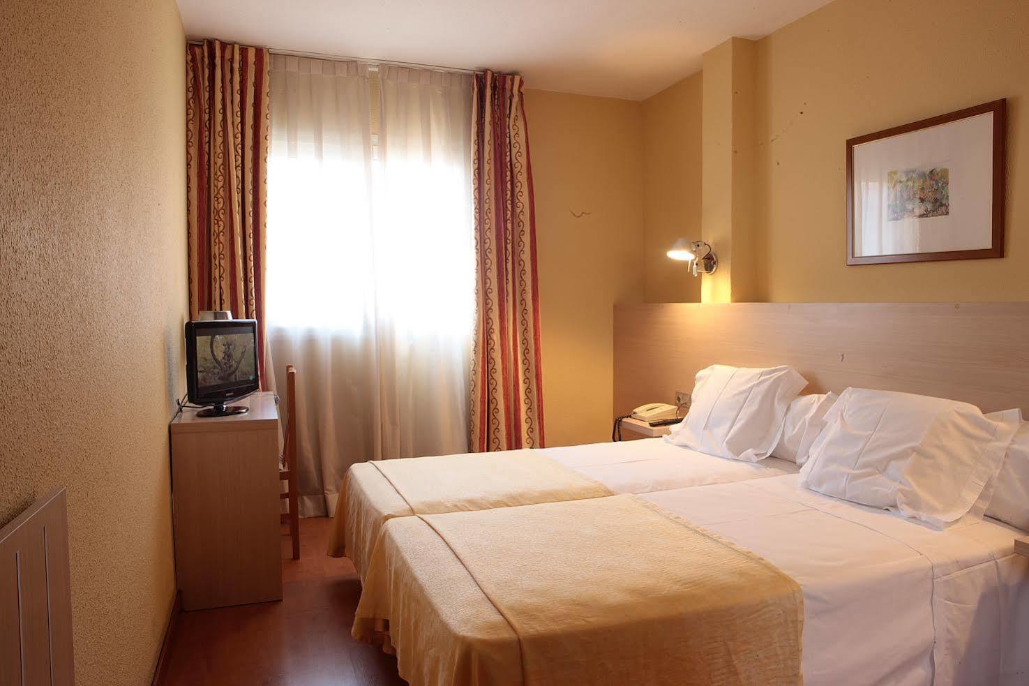 Hotel Burlada Esterno foto