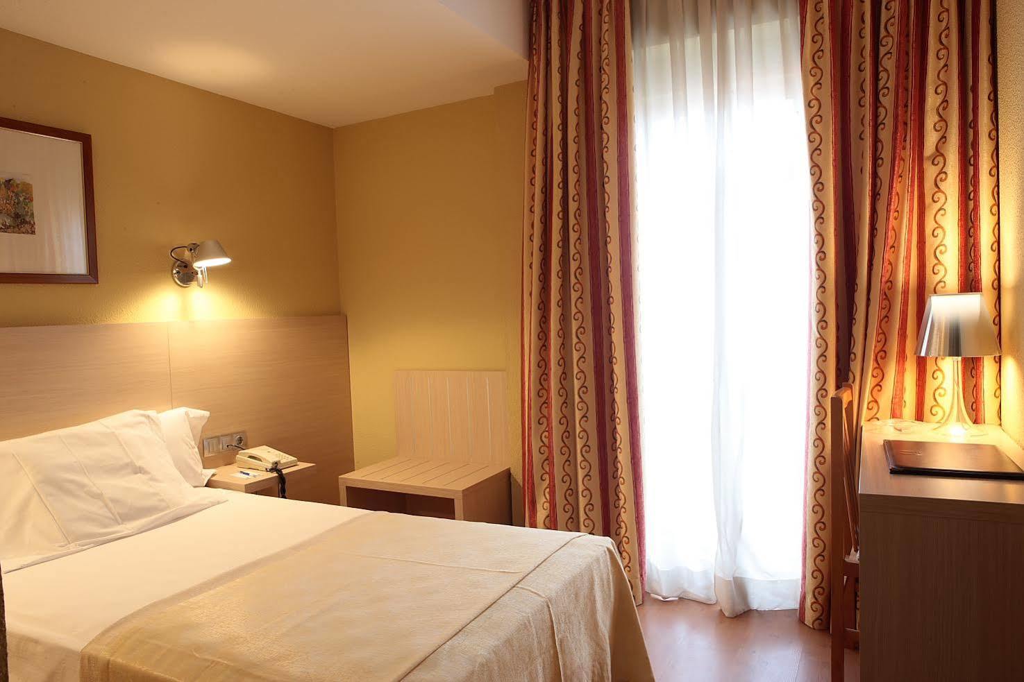 Hotel Burlada Esterno foto