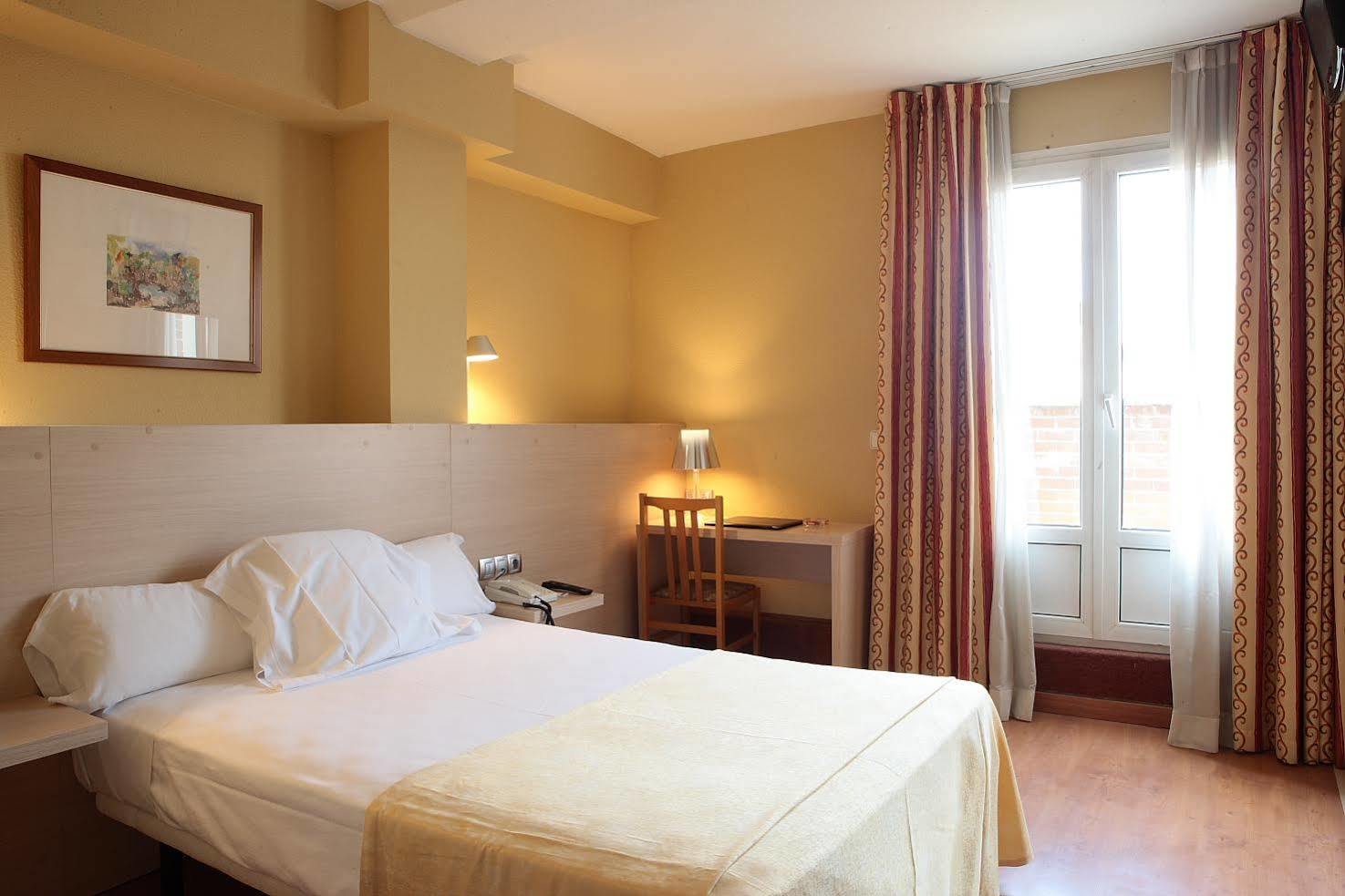 Hotel Burlada Esterno foto